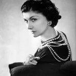 00-holding-5-things-coco-chanel-1